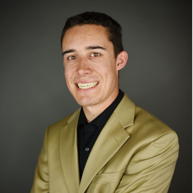 Headshot of Ryan Szeezil